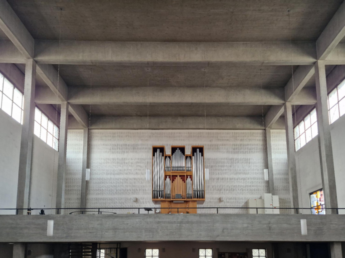 SSR_Temp_Wohnen_Kirche_Innenraum_3.jpg